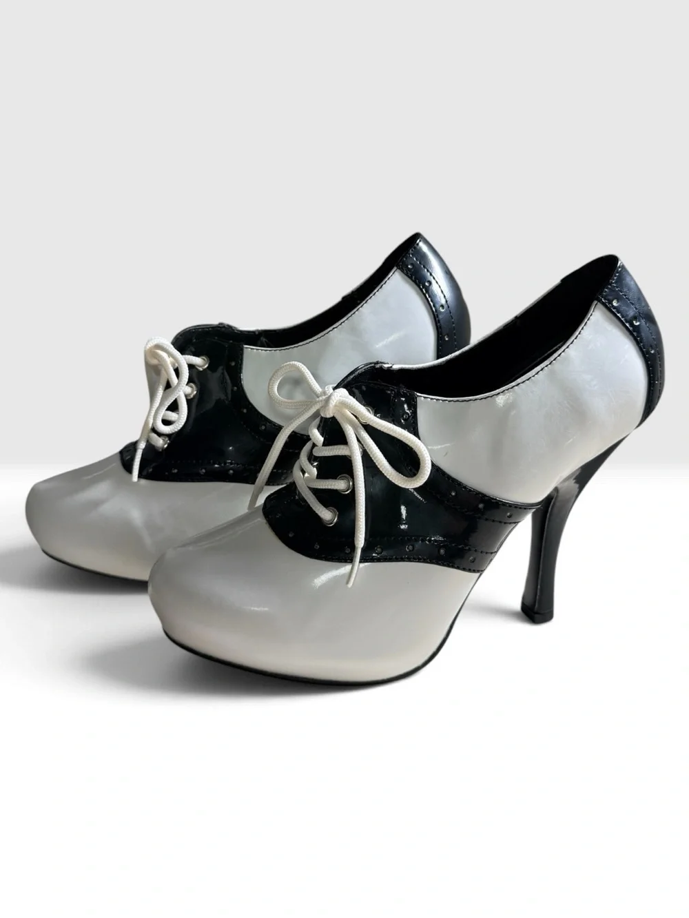 Funtasma Black and White Oxford-Style Lace-Up Heels in 1/2“ platform